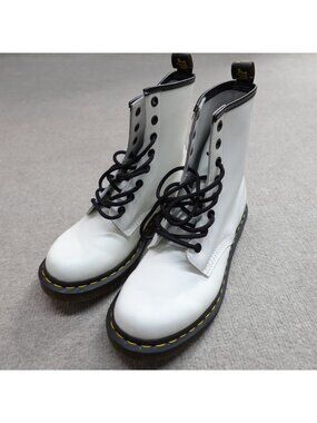 Dr. Martens Boots Womens 8 White 8 Eye 11821